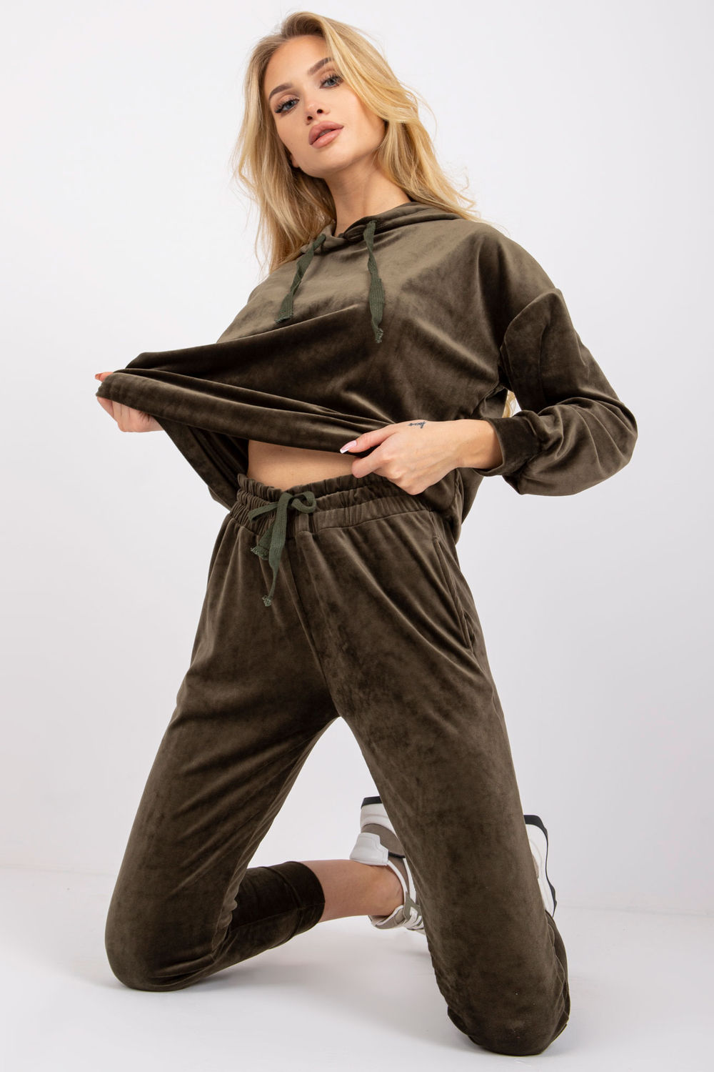 سويت شيرت نسائي بوليستر عالي الجودة وإيلاستين لمرونة مريحة وقماش مخملي ناعم من Fancy – موديل 162045