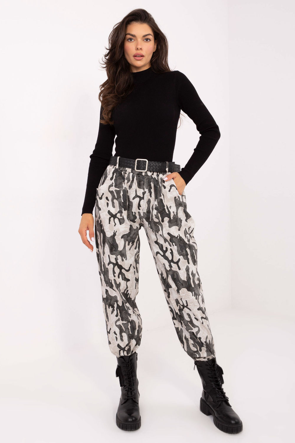 Women trousers model 218437 Italy Moda