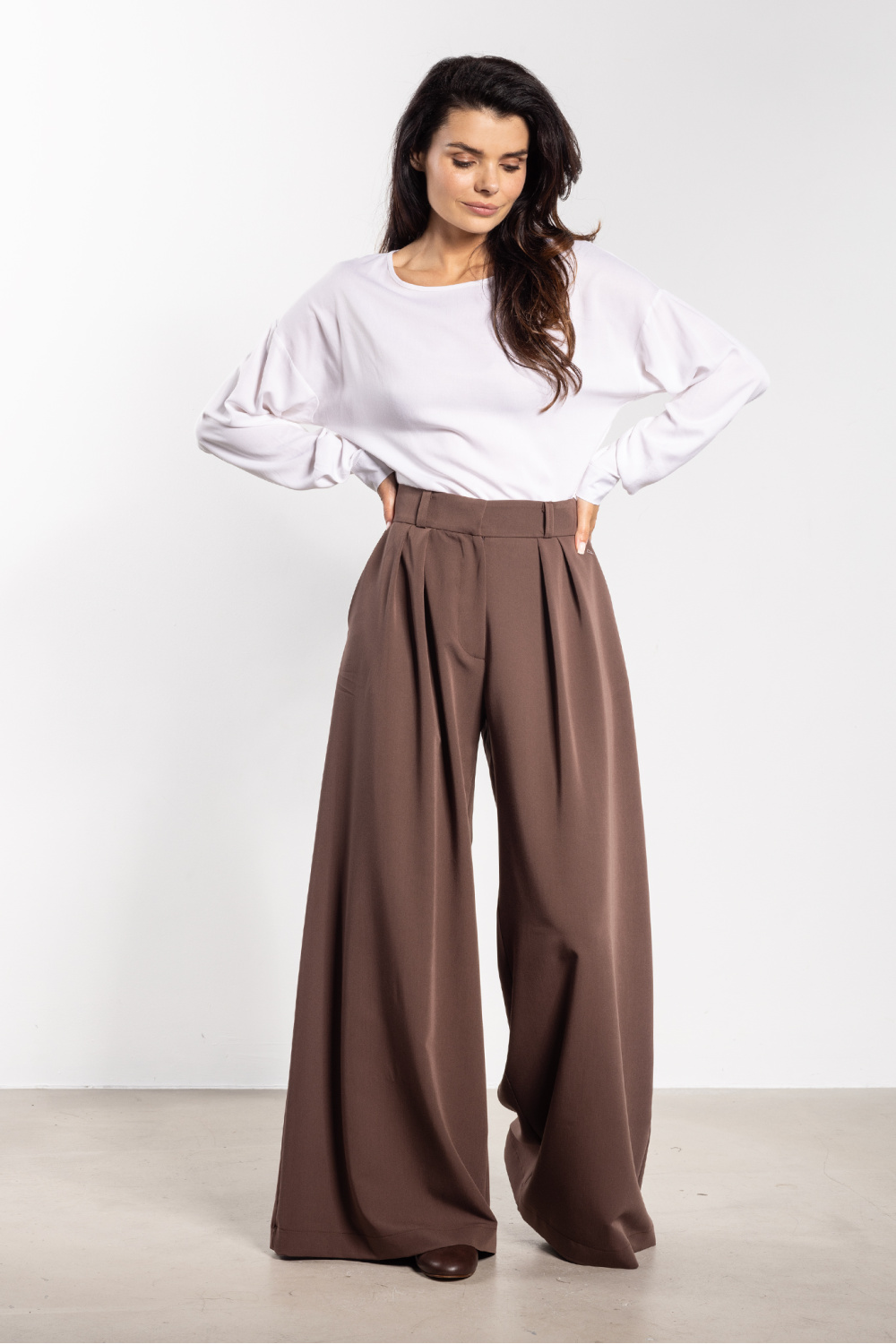 Women trousers model 218988 awama